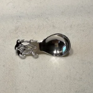 Brosch i silver Samisk sked