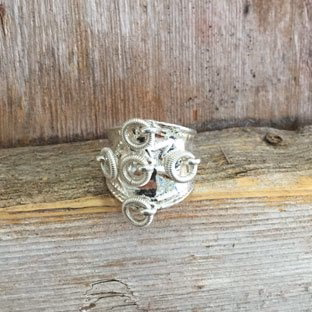 Ring i silver med anor från Åsele, samisk traditionsring