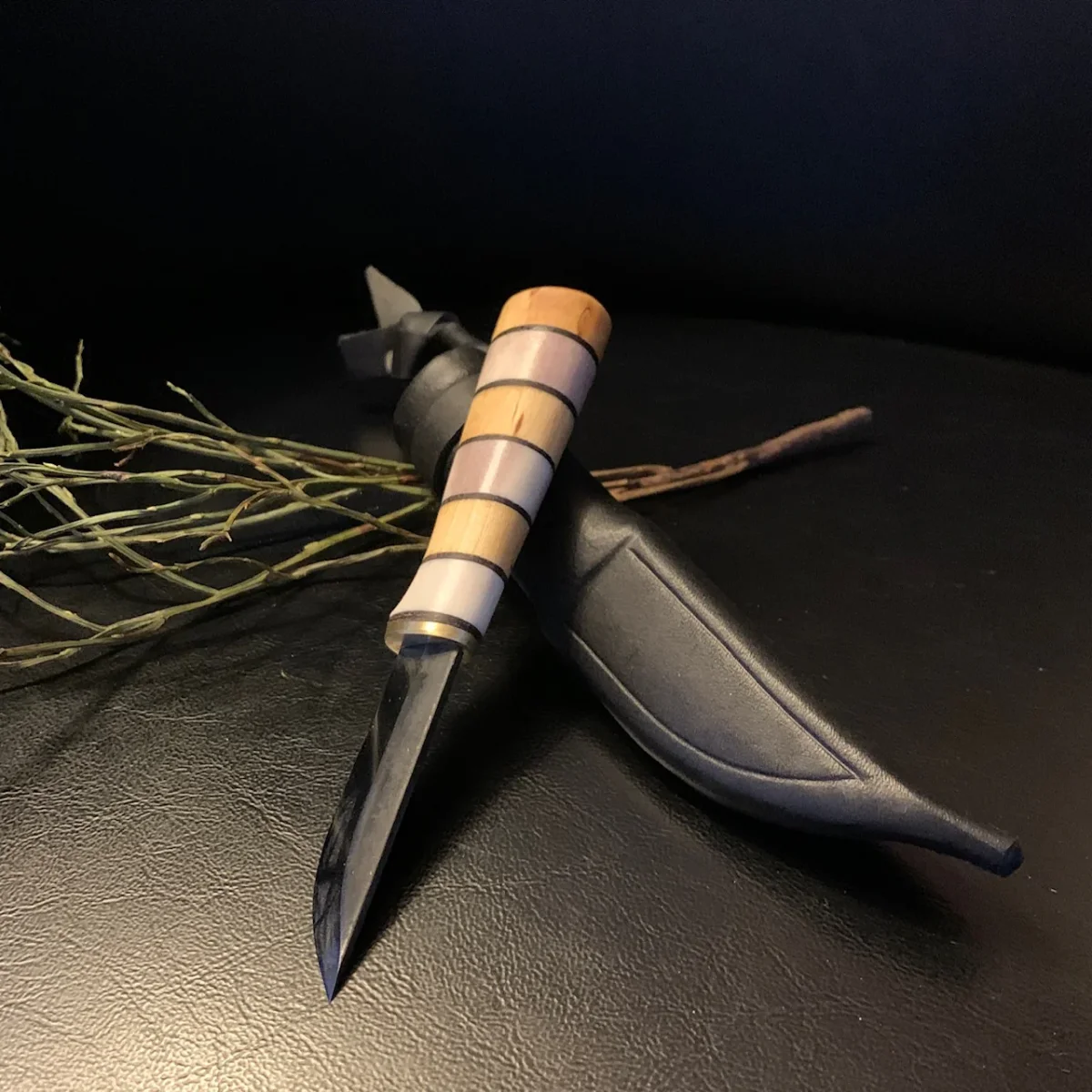 Liten kniv i björk och horn i storlek av kalvmärkarkniv - Bild 2