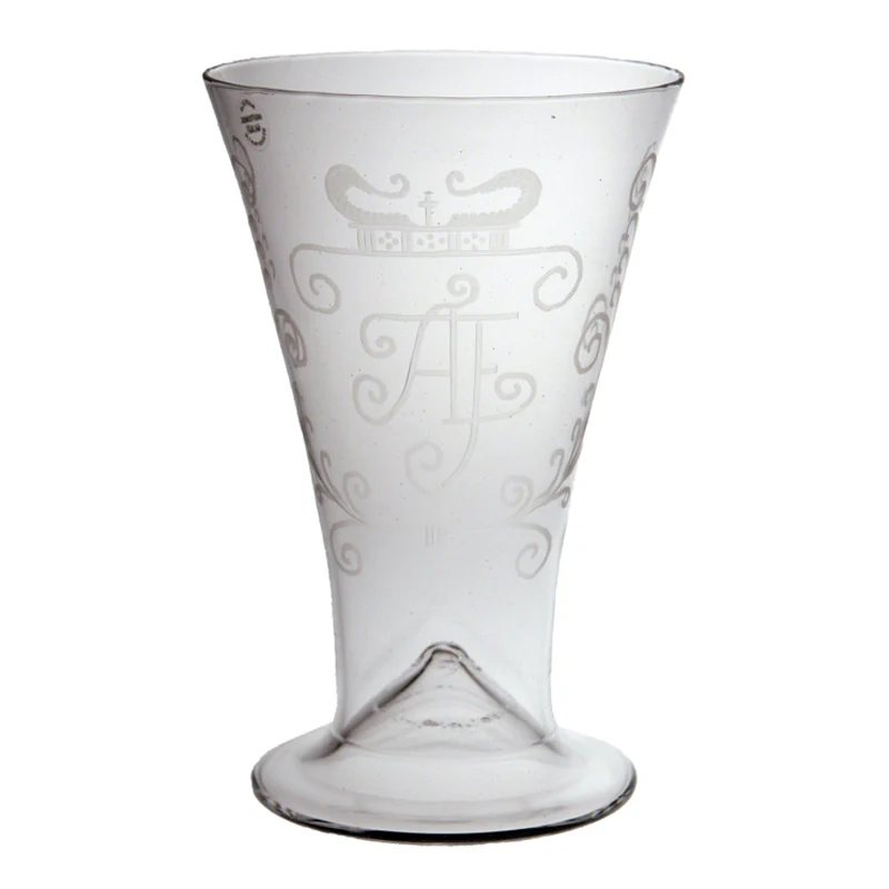 Ölglas med gravyr från Henrikstorp