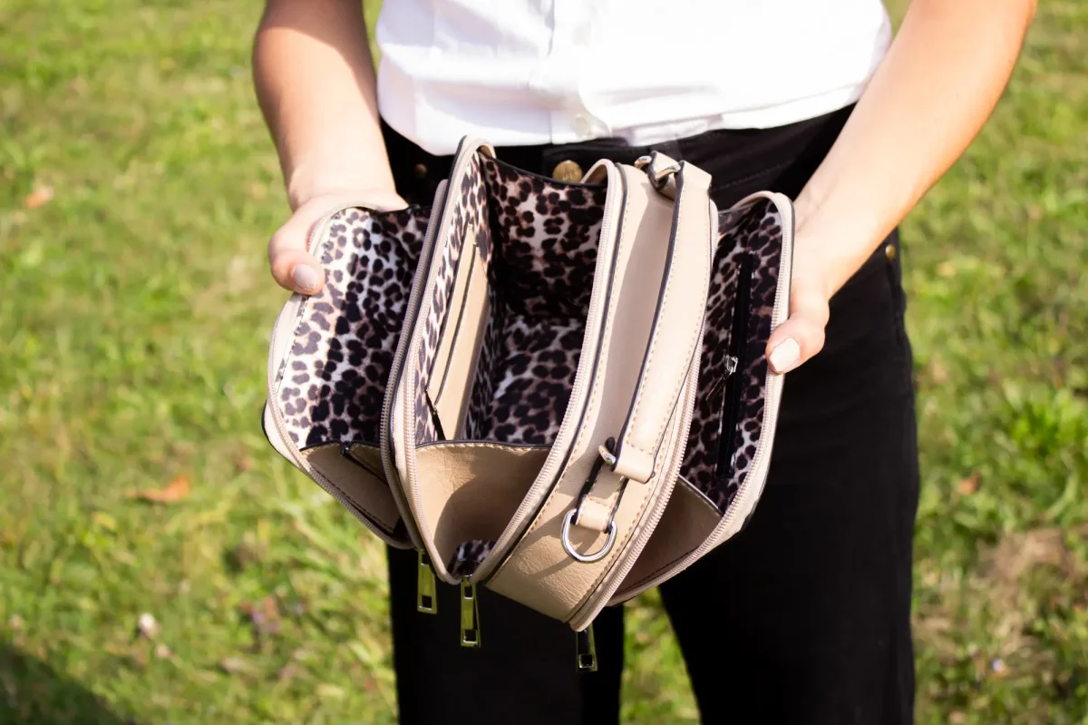 Väska, Kelsey – Crossbody/axelrem – Taupe - Bild 5