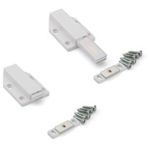 2 stycken magnetiska snäpplås, inkl. motplatta, yta: vit, 70 mm (2-3/4″), version: med lång låspinne, ML-120W. Push-to-open dörröppnare för möbeldörrar, skåpdörrar och mycket mer, av Sugatsune / LAMP® (Japan)